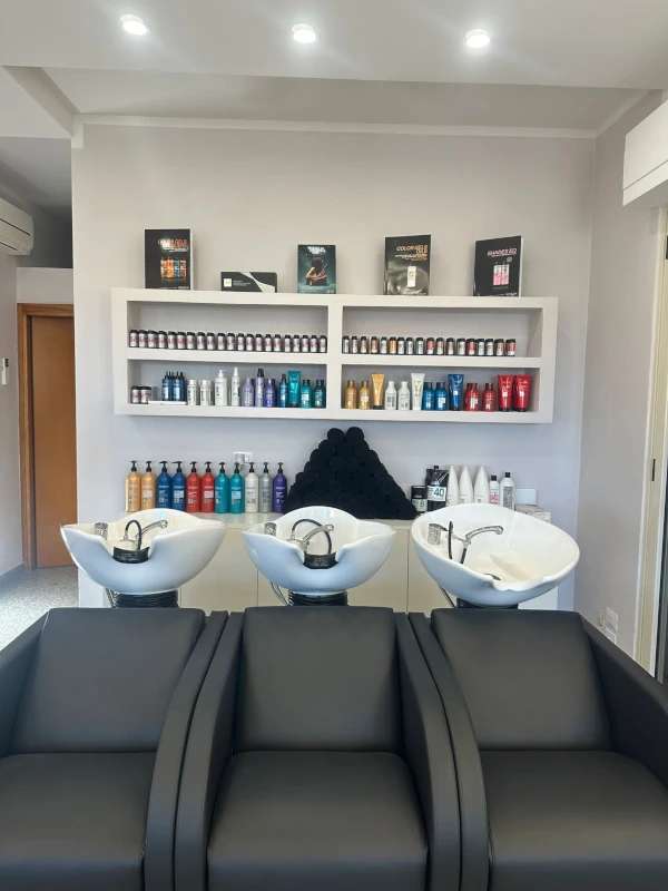 lavatesta round massaggio nel negozio a prato