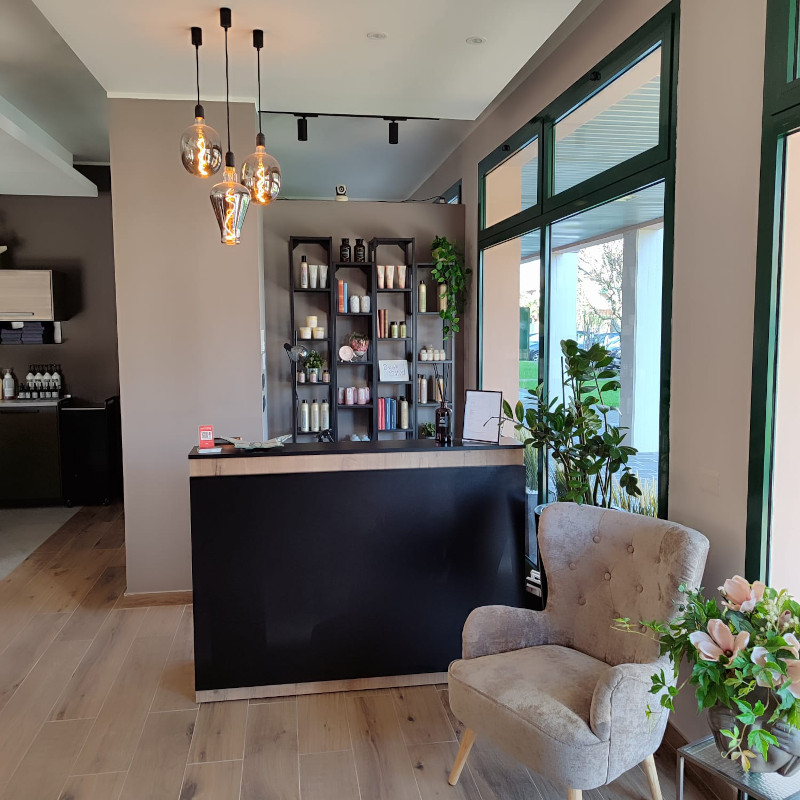 reception per parrucchieri color legno stile eco green