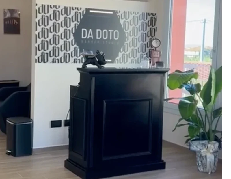 Arredamento Barbiere a Larciano realizzato da Fab arredamento parrucchieri