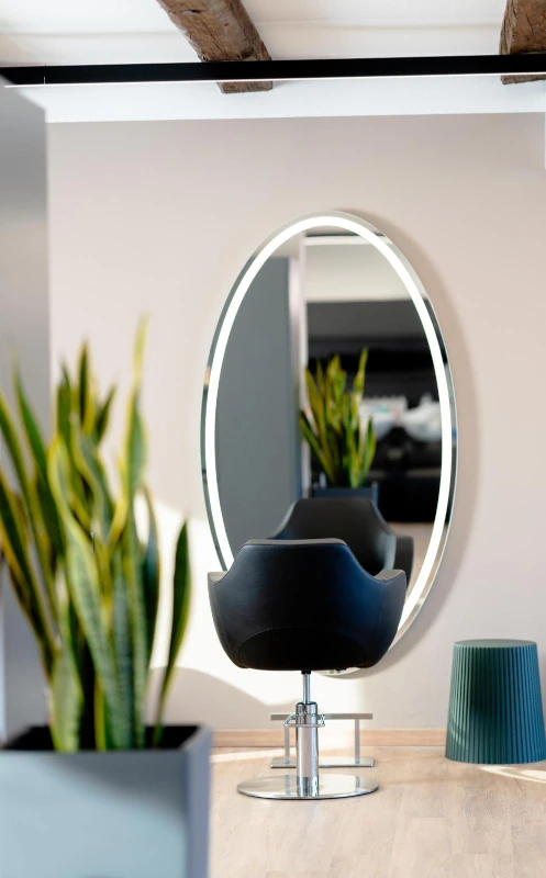 negozio per parrucchieri arredato a Caldaro - Bolzano