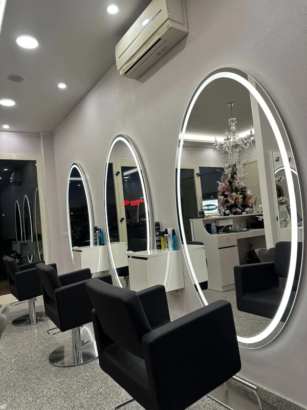 salone da parrucchieri arredato a prato