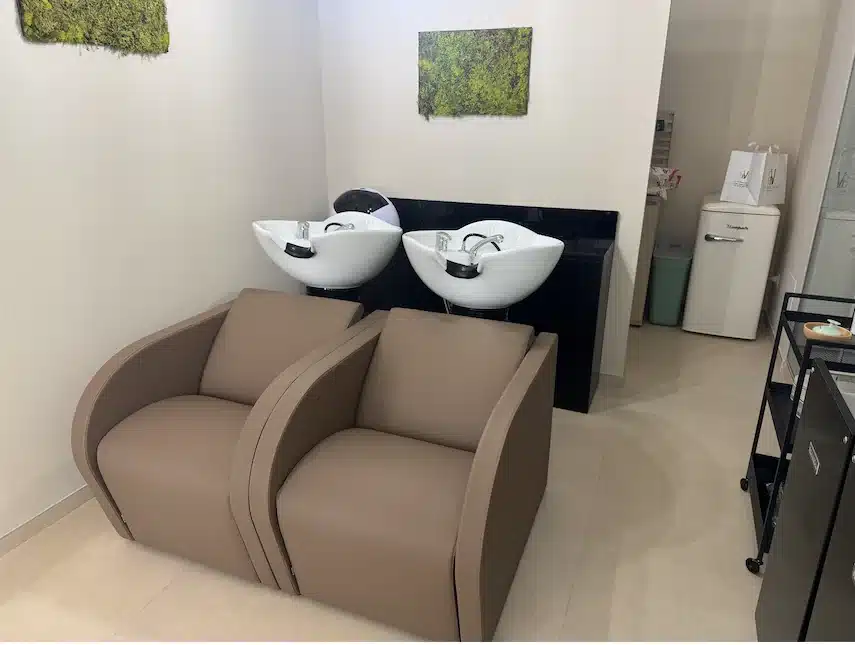 lavatesta per parrucchieri beige con alzagambe elettrico round relax